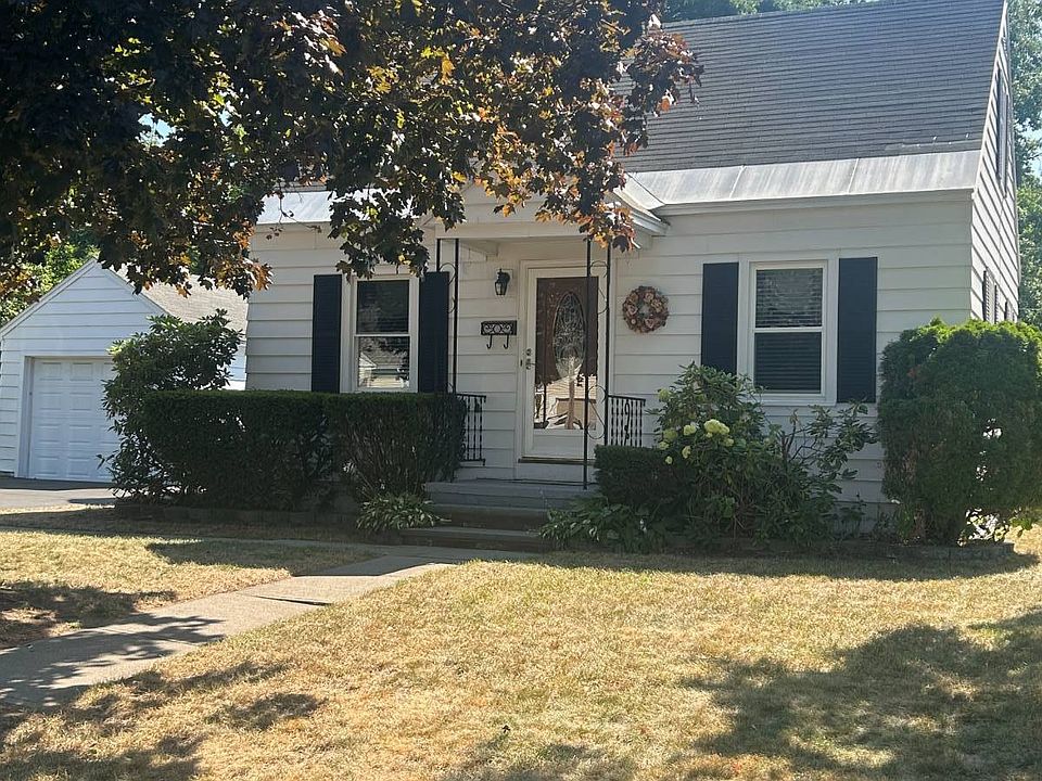1st image of 9 Moreau Dr
