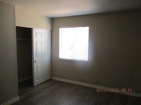 4th image of 11 River Glen Dr #11
