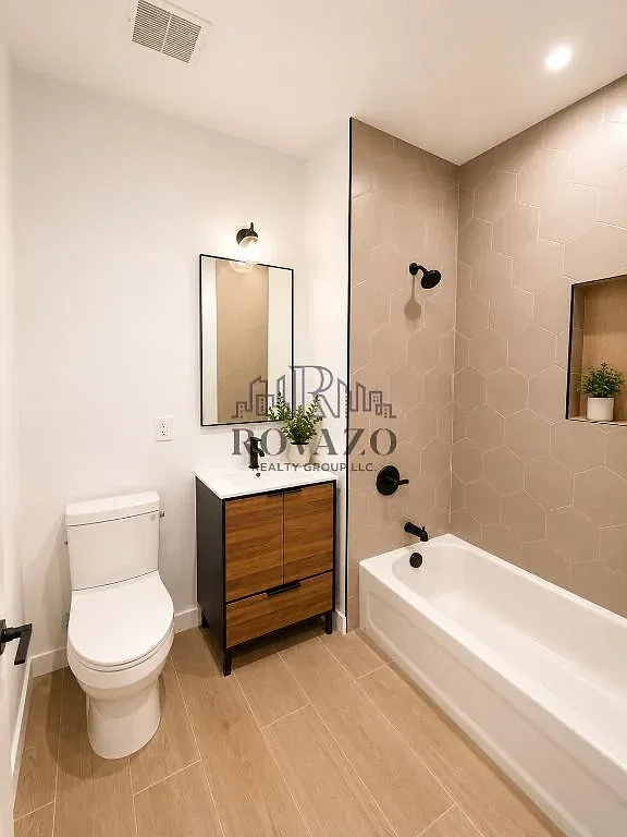 1 bed, 588 sqft, $2,200 — Photo 3