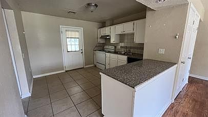 5th image of 1904 Elm Dr
