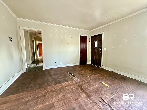 4th image of 108 Lakeview Cir