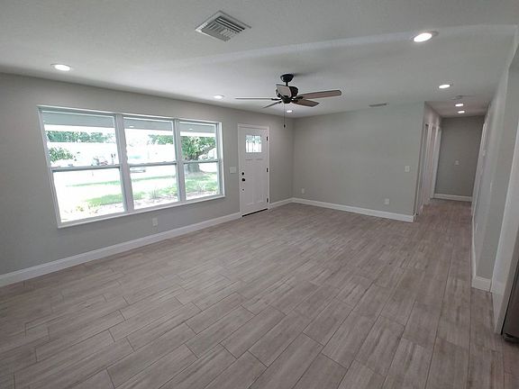 3rd image of 4027 Condor Ln
