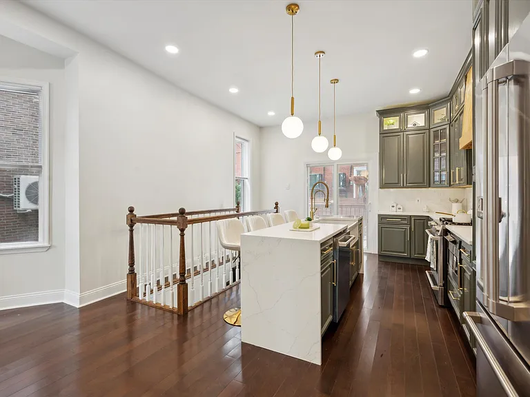 4911 Warrington Ave — Photo 34