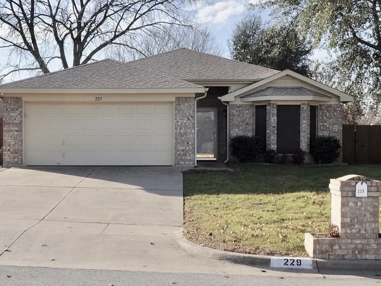 229 Lancelot Dr — Photo 1