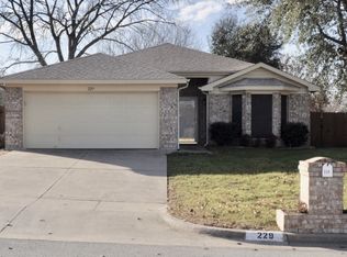 229 Lancelot Dr, Weatherford, TX 76086
