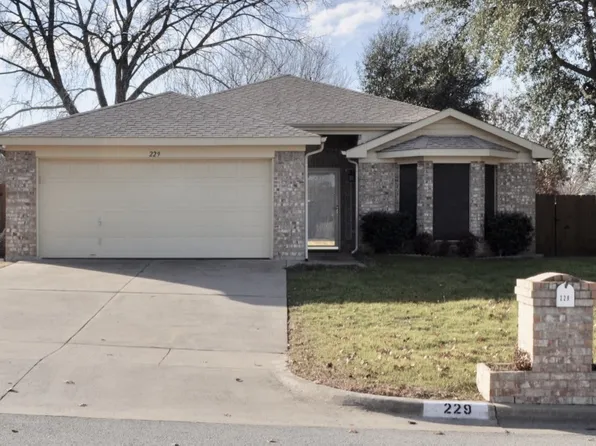 229 Lancelot Dr, Weatherford, TX 76086