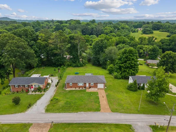 103 Oak Dr, Columbia, TN 38401