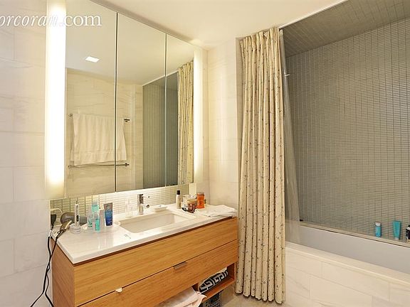 4th image of 303 E 33rd St APT 6L