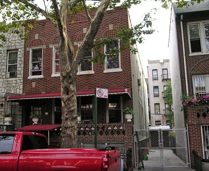 1st image of 487 E 93rd St