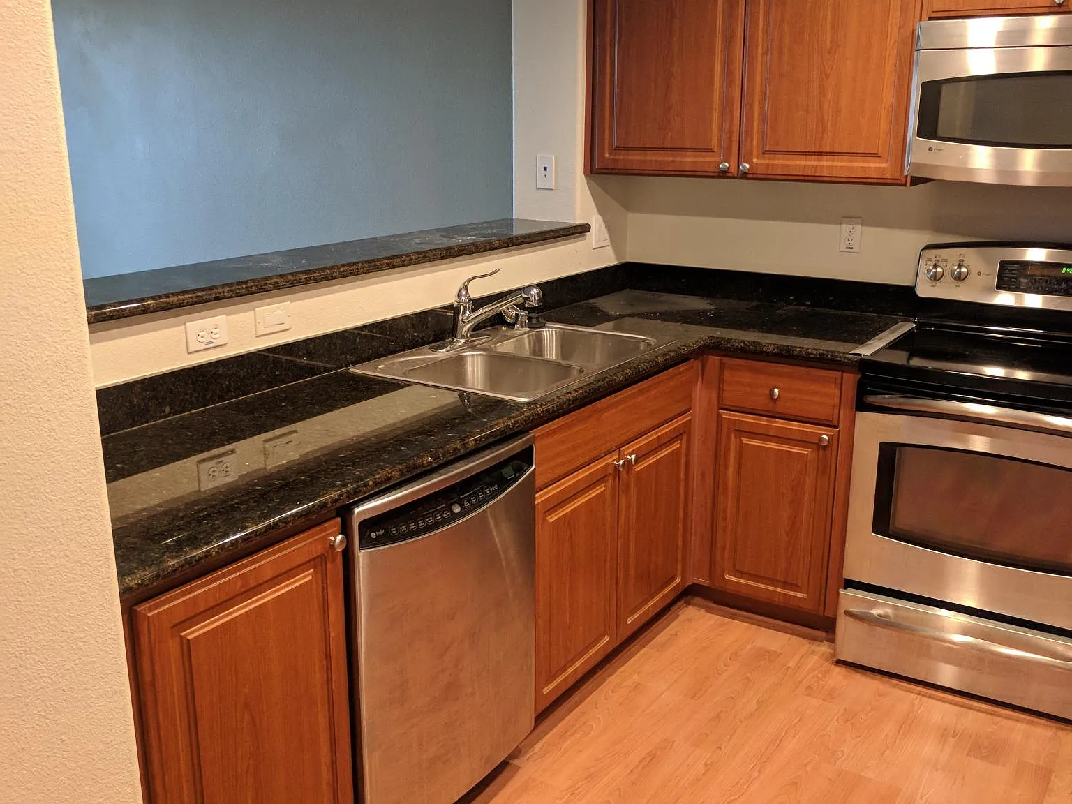 2 bed, 1070 sqft, $3,800 — Photo 2