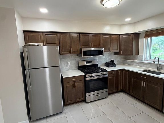 3rd image of 3 Barnett Drive #3