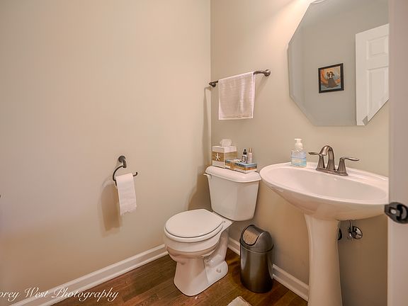 5th image of 4062 Pompton Ave