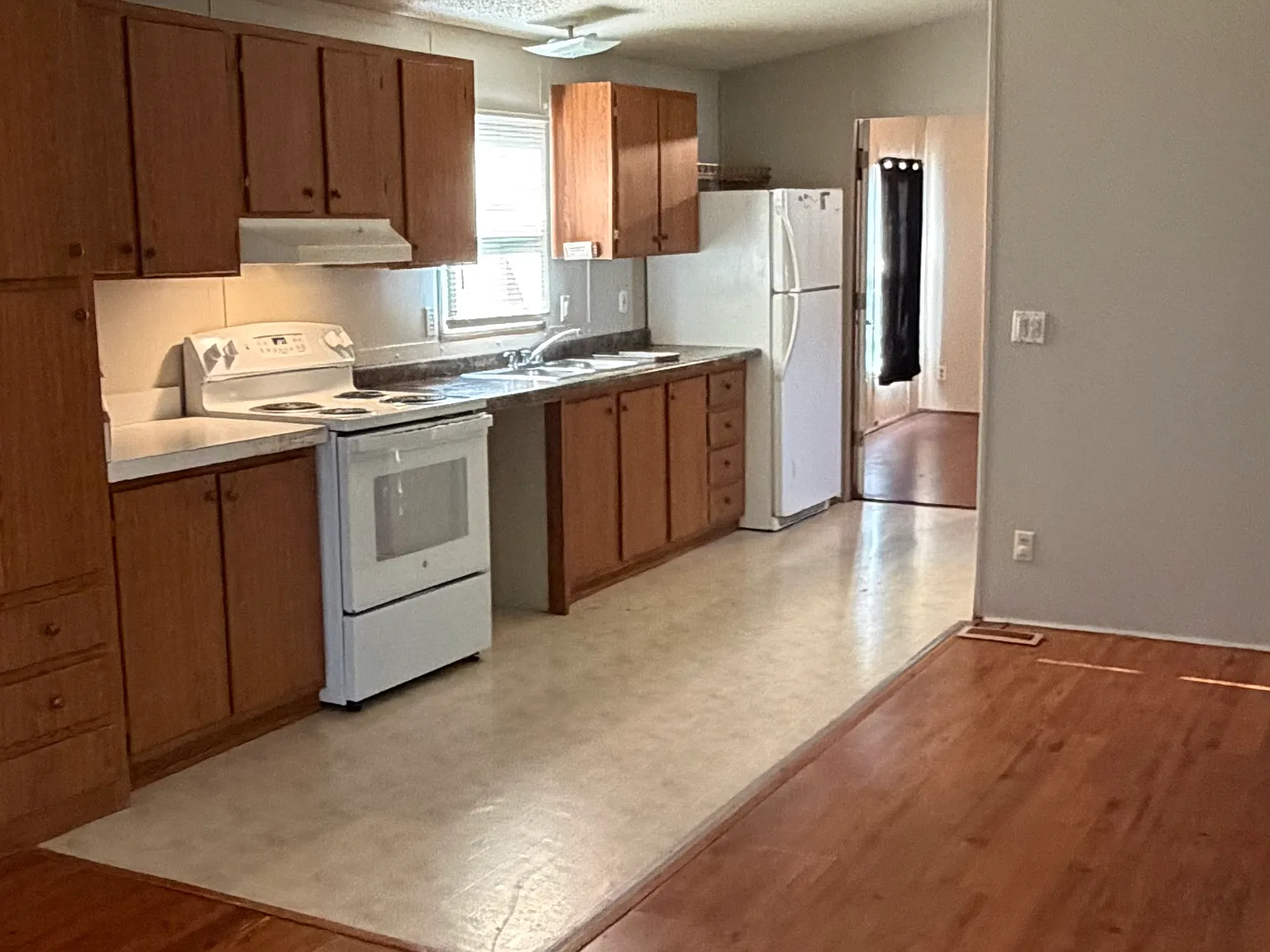 3 bed, 1216 sqft, $1,000 — Photo 2