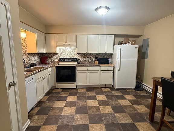 3rd image of 4131 Applewood Ln APT 1