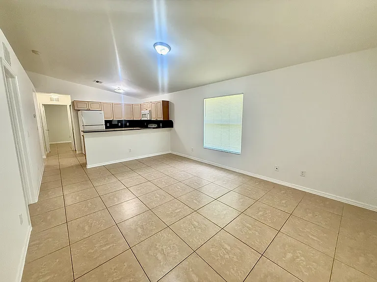 319 Gordon Ave S — Photo 3