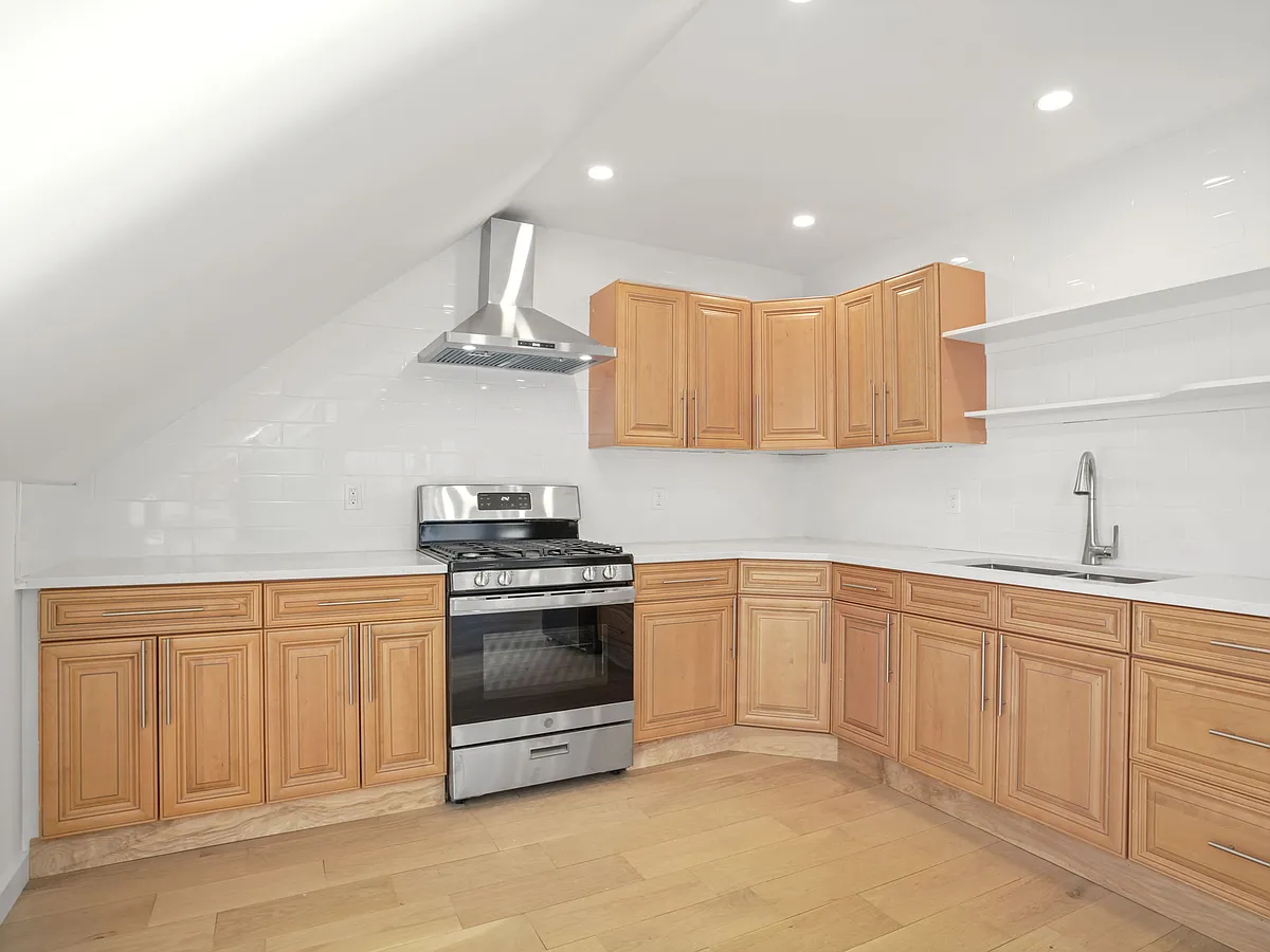 Building Photo - 54 Richmondville Ave #1