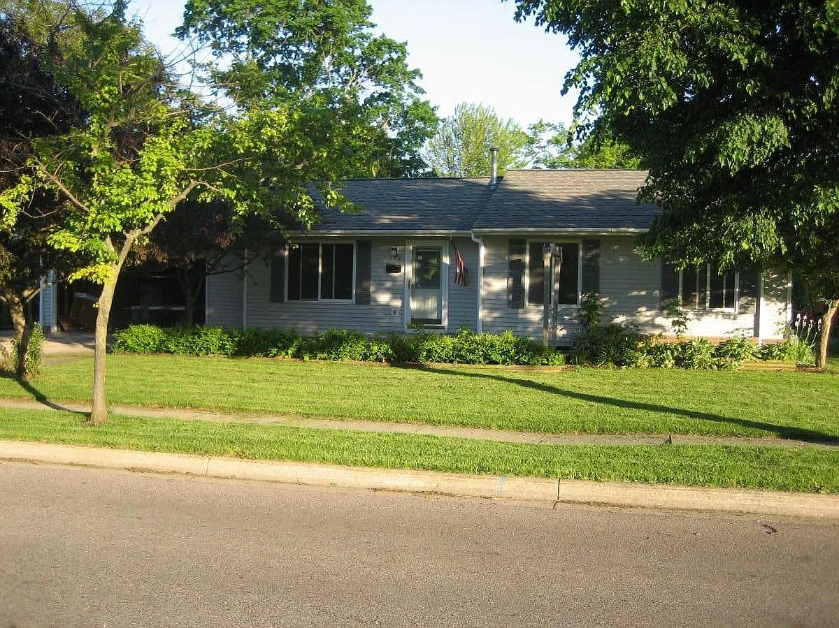 3 bed, 1200 sqft, $2,450 — Photo 1