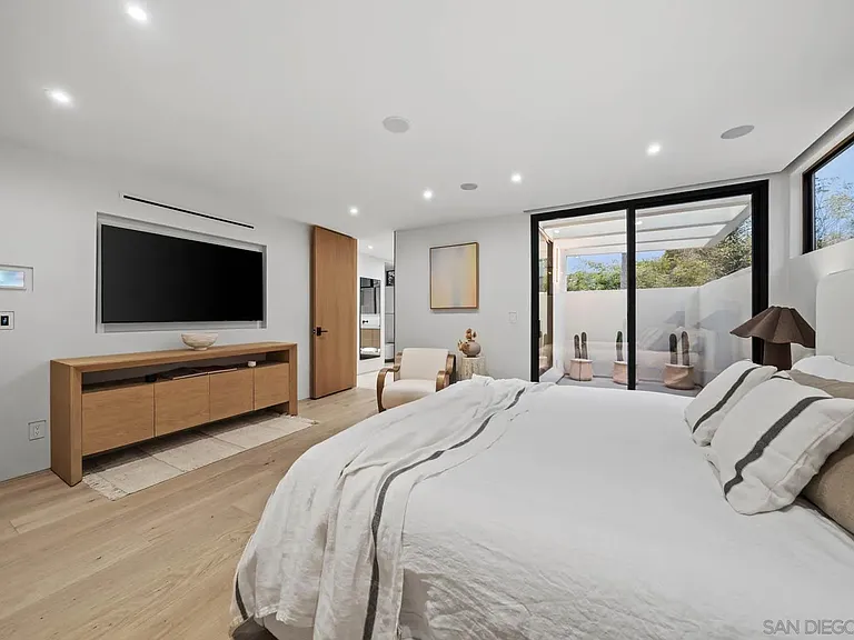 7376 Fay Ave — Photo 22