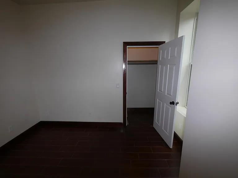 Masterbedroom closet (2 in this bedroom-this one has a shoe
