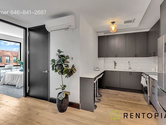3rd image of 525 Franklin Ave #6C