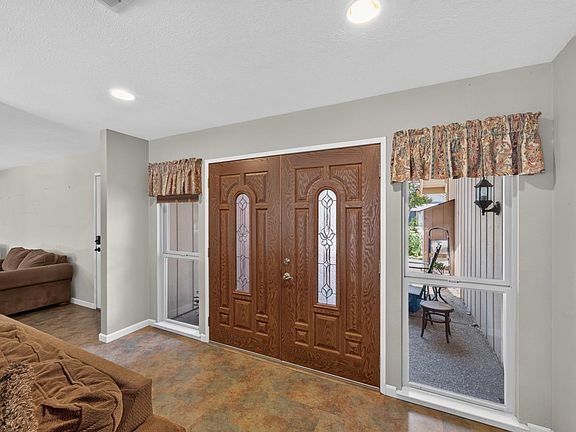 4th image of 113 Riverview Ct