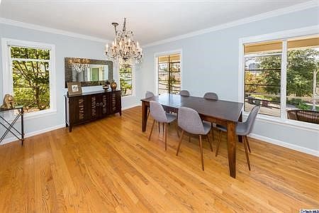4th image of 107 E Kenneth Rd