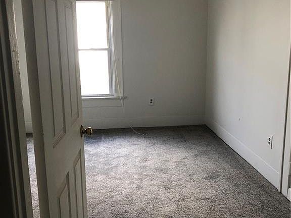 3rd image of 1318 Schaeffer St