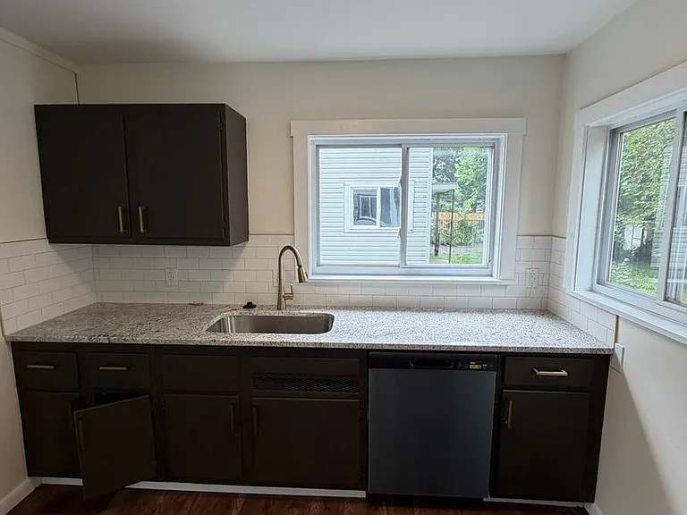 959 Racine Ave — Photo 5