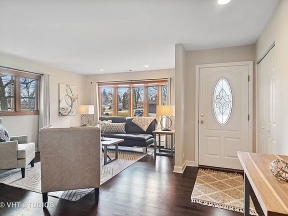 3rd image of 1103 N Drury Ln