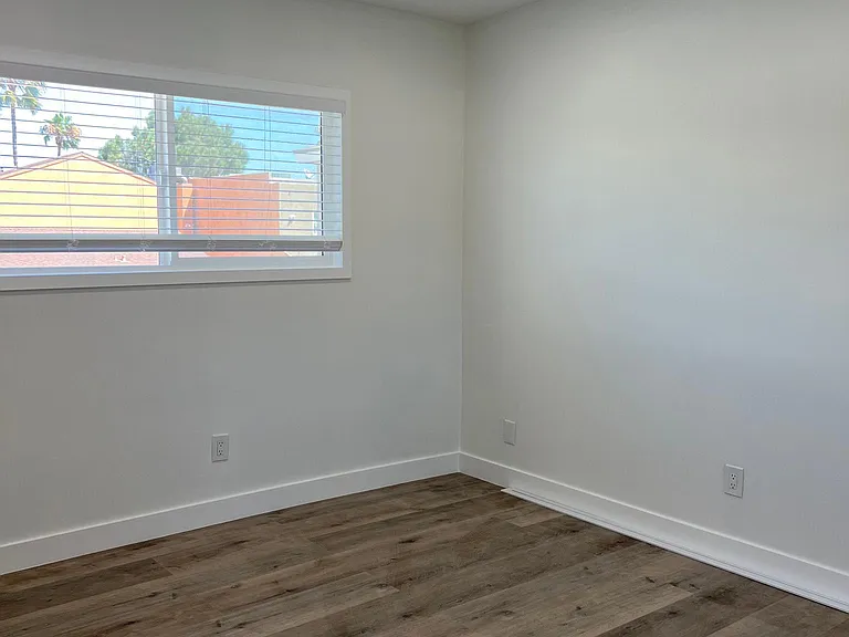 2309 Vanderbilt Ln #E — Photo 13