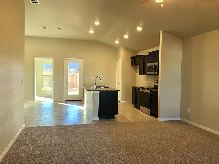 13814 Avenue S — Photo 9