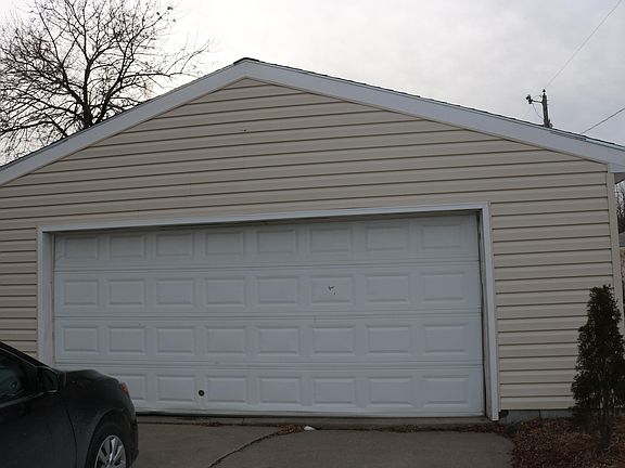 2nd image of 1902 Avenue A