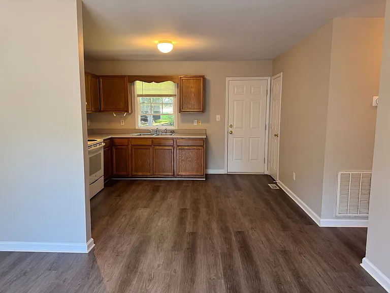 310 Hill St #D — Photo 5