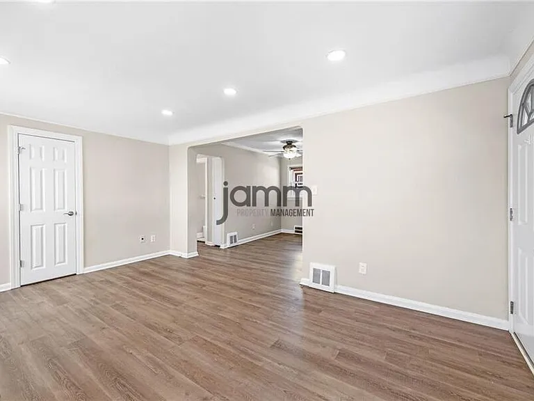 1653 Woodhurst Ave — Photo 6
