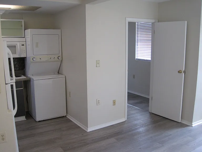 1425 1/2 E Concord St — Photo 9