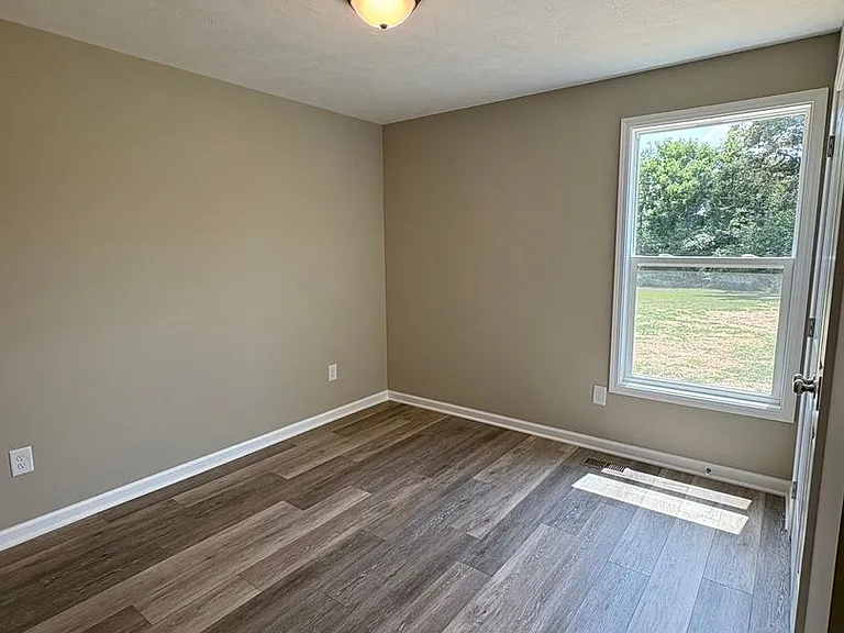 103 Hummingbird Dr — Photo 18