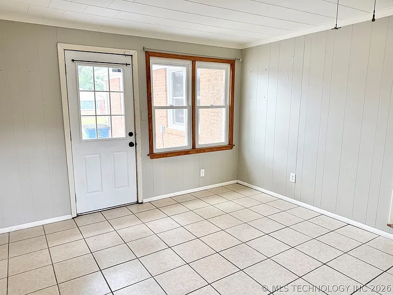 2673 S Sandusky Ave — Photo 22