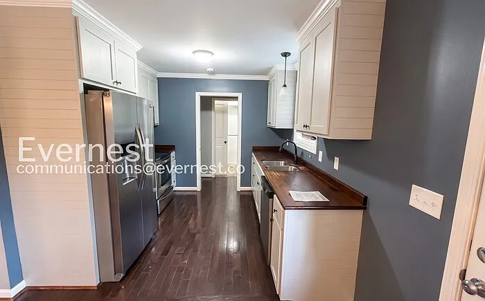 5520 Desoto Cir — Photo 2
