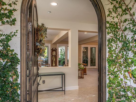 3rd image of 420 Las Laderas Dr