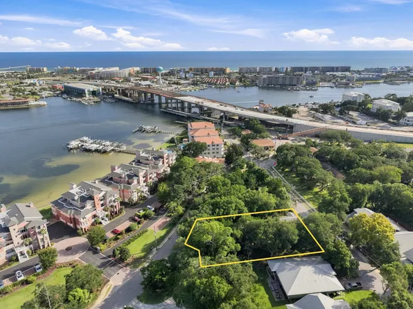 237 Brooks St SE, Fort Walton Beach, FL 32548