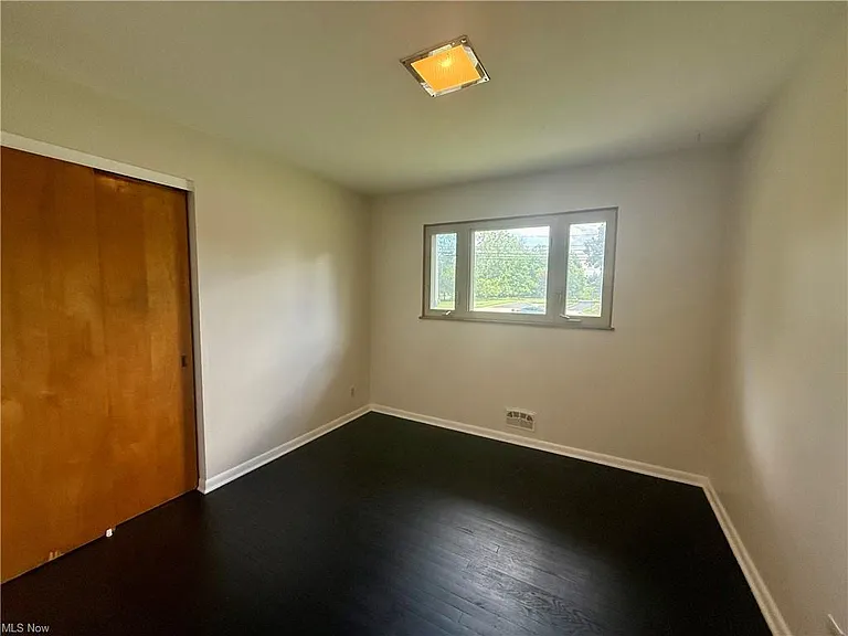 6950 Columbia Rd — Photo 12