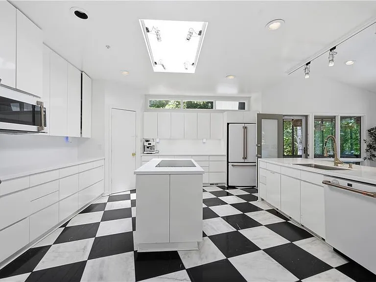 13 Heards Overlook Ct — Photo 20