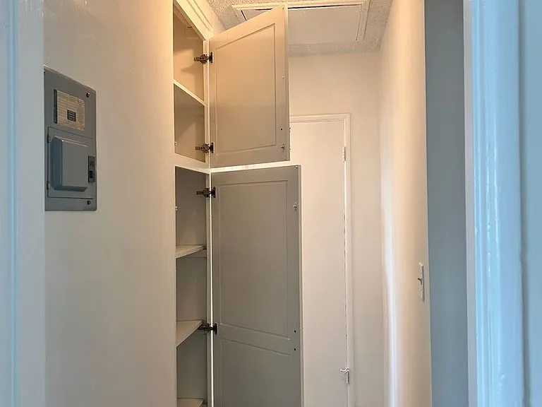 320 Western Ave — Photo 8