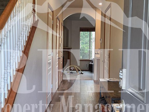 4th image of 100 NE Miramar Cir