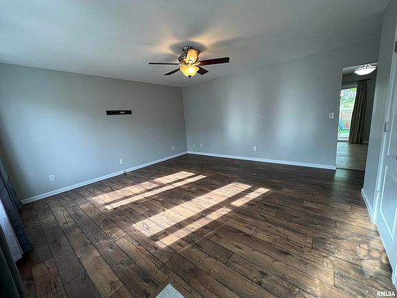 3rd image of 12 Robinwood Dr