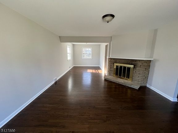 5th image of 107 Hiawatha Blvd
