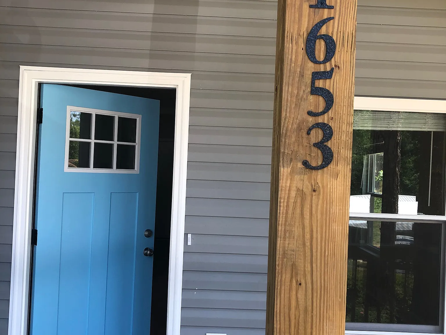 2 bed, 950 sqft, $1,420 — Photo 1