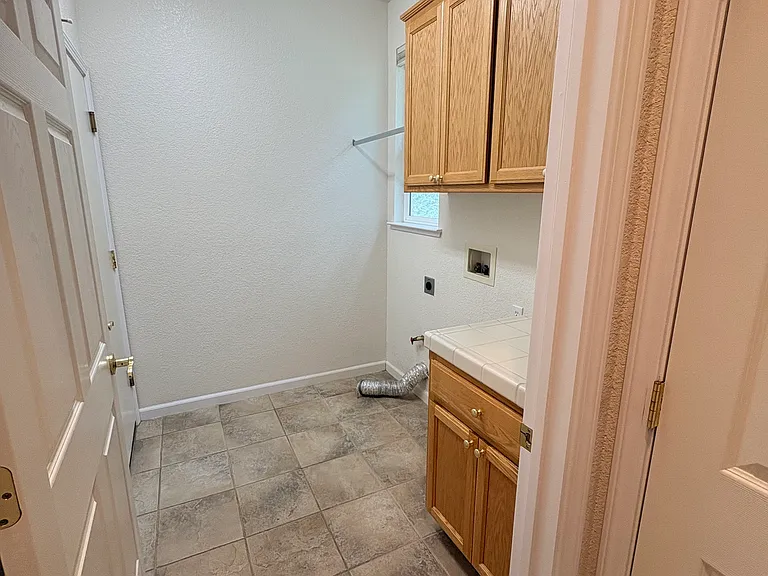 244 Mallard Dr — Photo 5