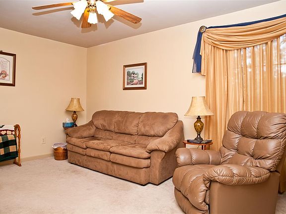 2nd image of 3740 Ivy Way