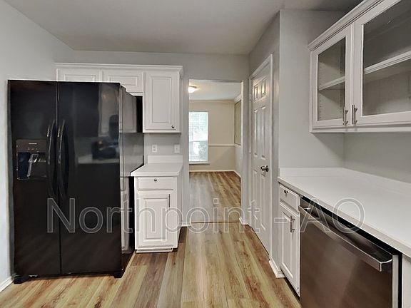 5th image of 6001 Castanada Dr